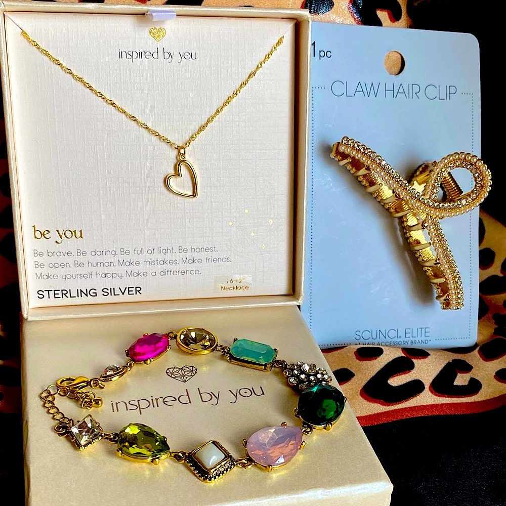 INSPIRED BY YOU -NwT Heart Necklace & it comes with A FREE bracelet 🩷🫶